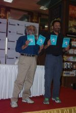 Shekhar Kapur at Flow book launch in Infinity Mall, Mumbai on 28th Feb 2012 (13).JPG